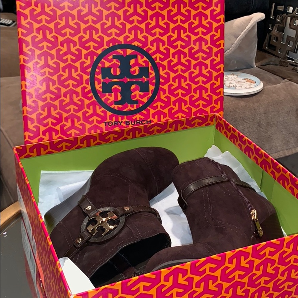 Tory Burch Aaden Wedge Soft Suede in Coconut